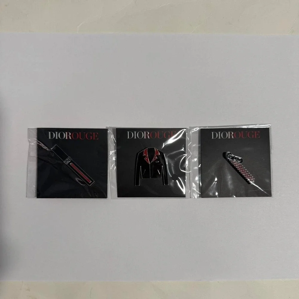 Dior Rouge Pin Set - Picture 6 of 6